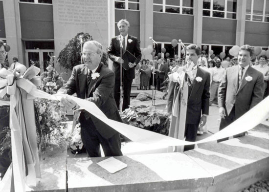 1992 – On July 1, Summit Christian College becomes Taylor University Fort Wayne through merger/acquisition.